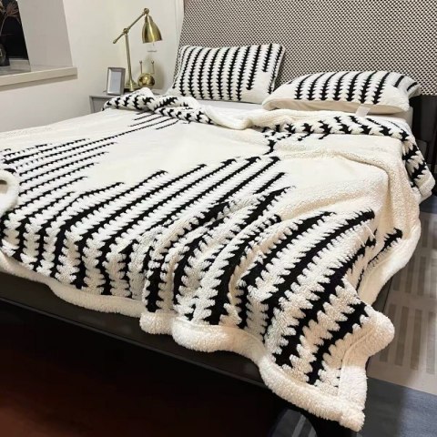 Miękki koc XL, narzuta 150x215cm GRUBY plusz premium w jodełkę ecru-czarny KOC24