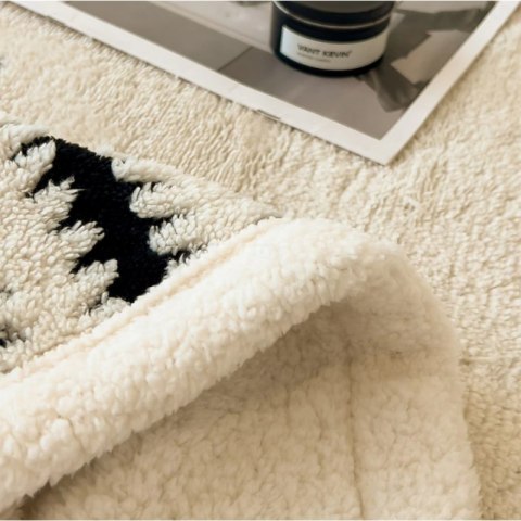 Miękki koc XL, narzuta 150x215cm GRUBY plusz premium w jodełkę ecru-czarny KOC24
